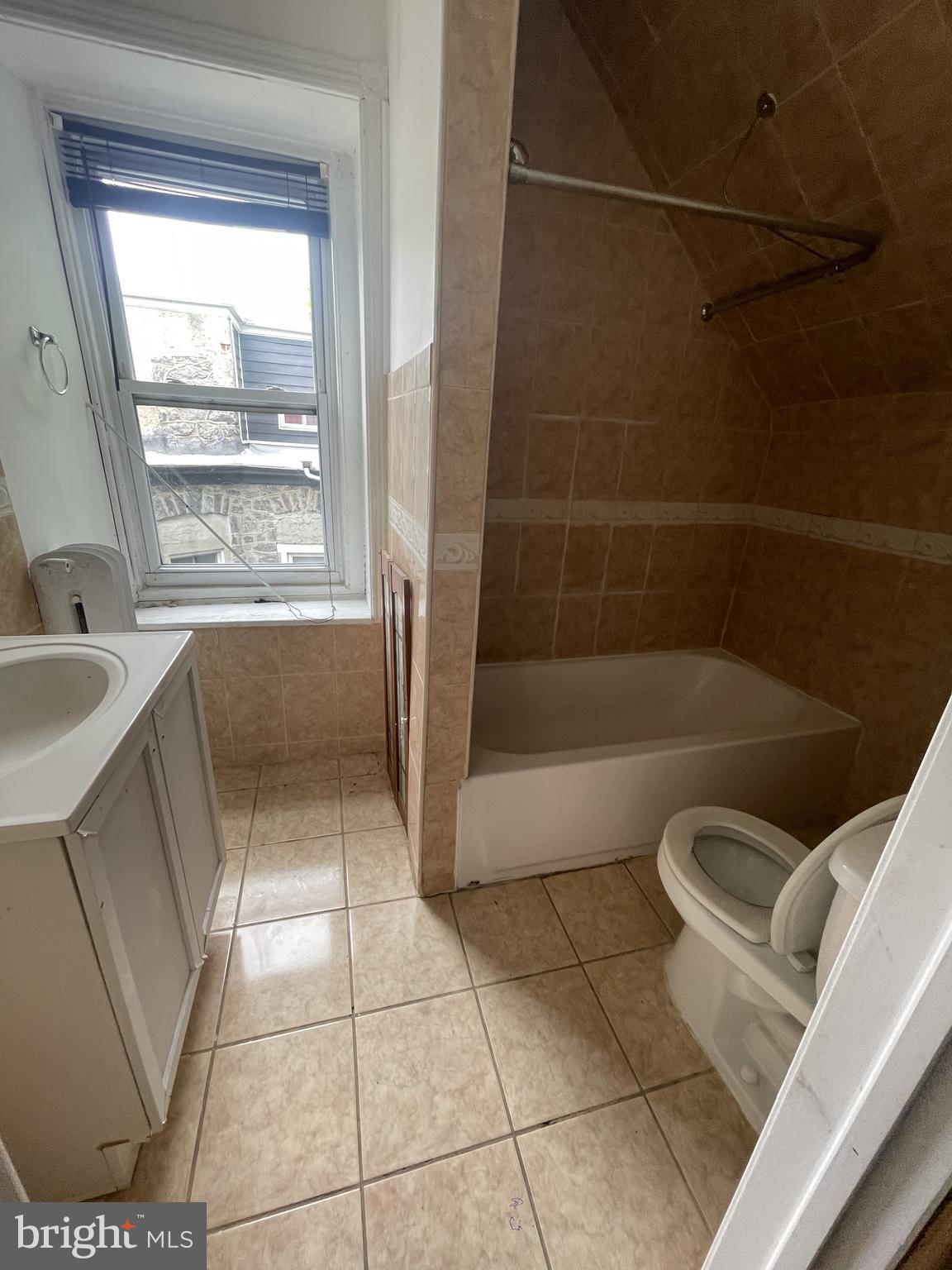 840 North 63rd Street Philadelphia, PA 19151 - Photo 5 of 7 a bathroom with a bathtub and window