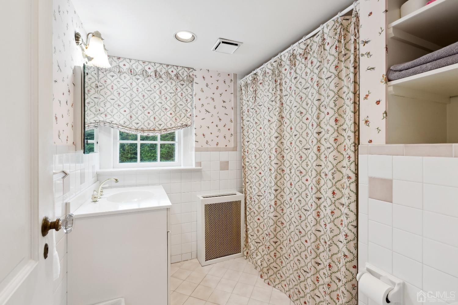 32 Oak Hills Road Edison, NJ 08820 - Photo 37 of 54 a bathroom with a sink a toilet and a mirror