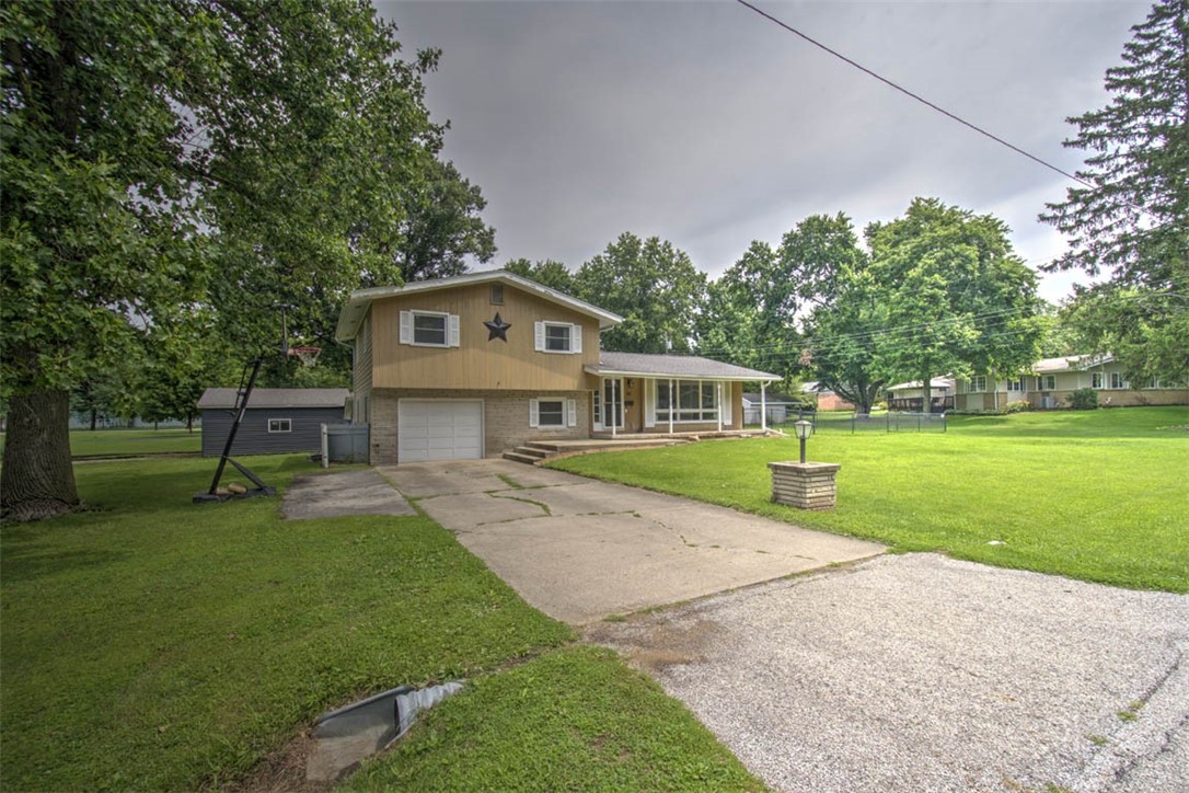 76 Valley Drive Decatur, IL 62526 - Photo 8 of 32