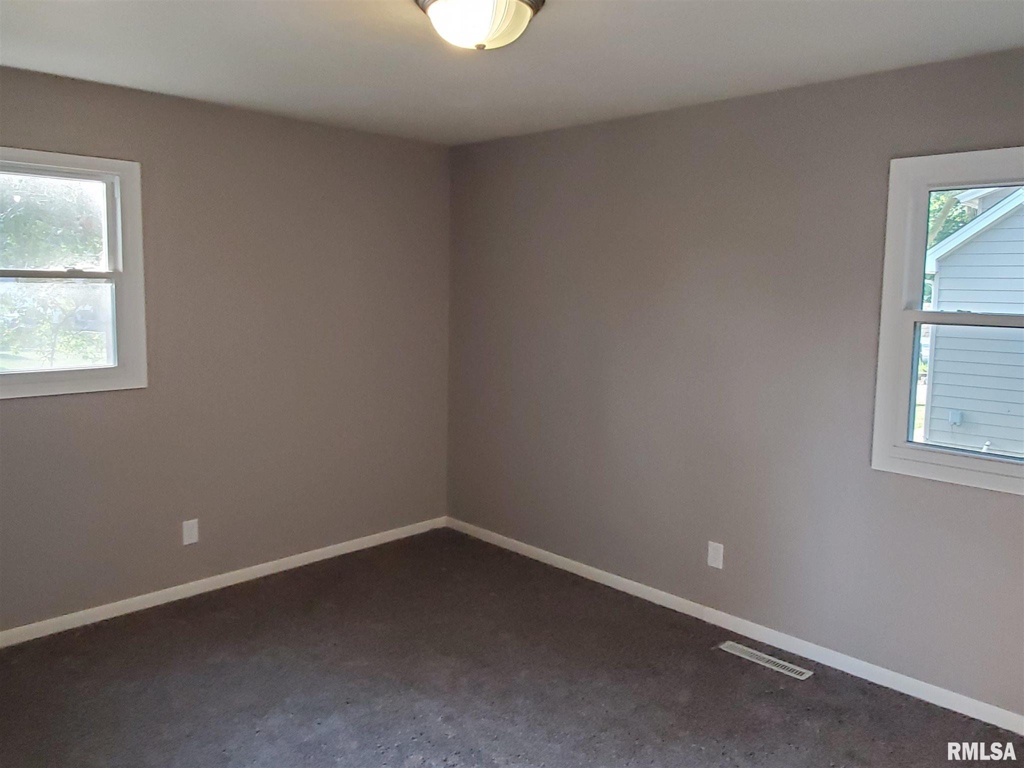 206 West Spring Street Eldridge, IA 52748 - Photo 7 of 8 Gallery Image 7