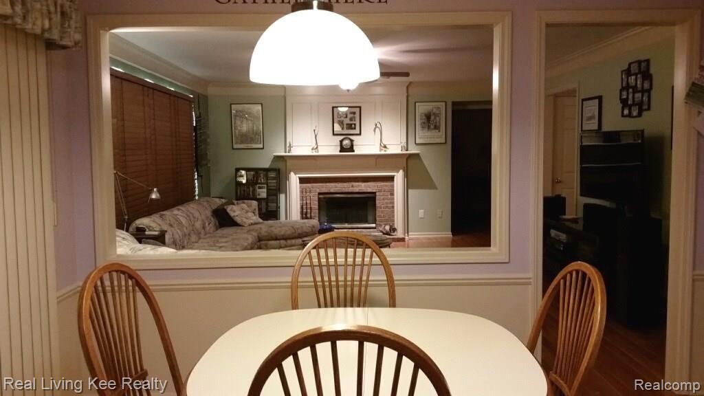 1726 Hillcrest Drive Rochester, MI 48306 - Photo 10 of 38 Kitchen eating area open to great room.jpg