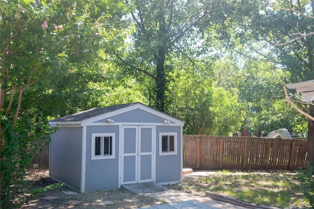 a building with a outdoor space