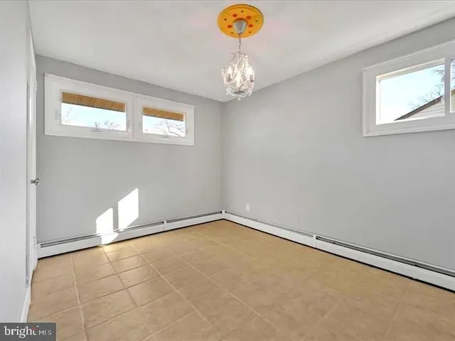 a view of empty room with window