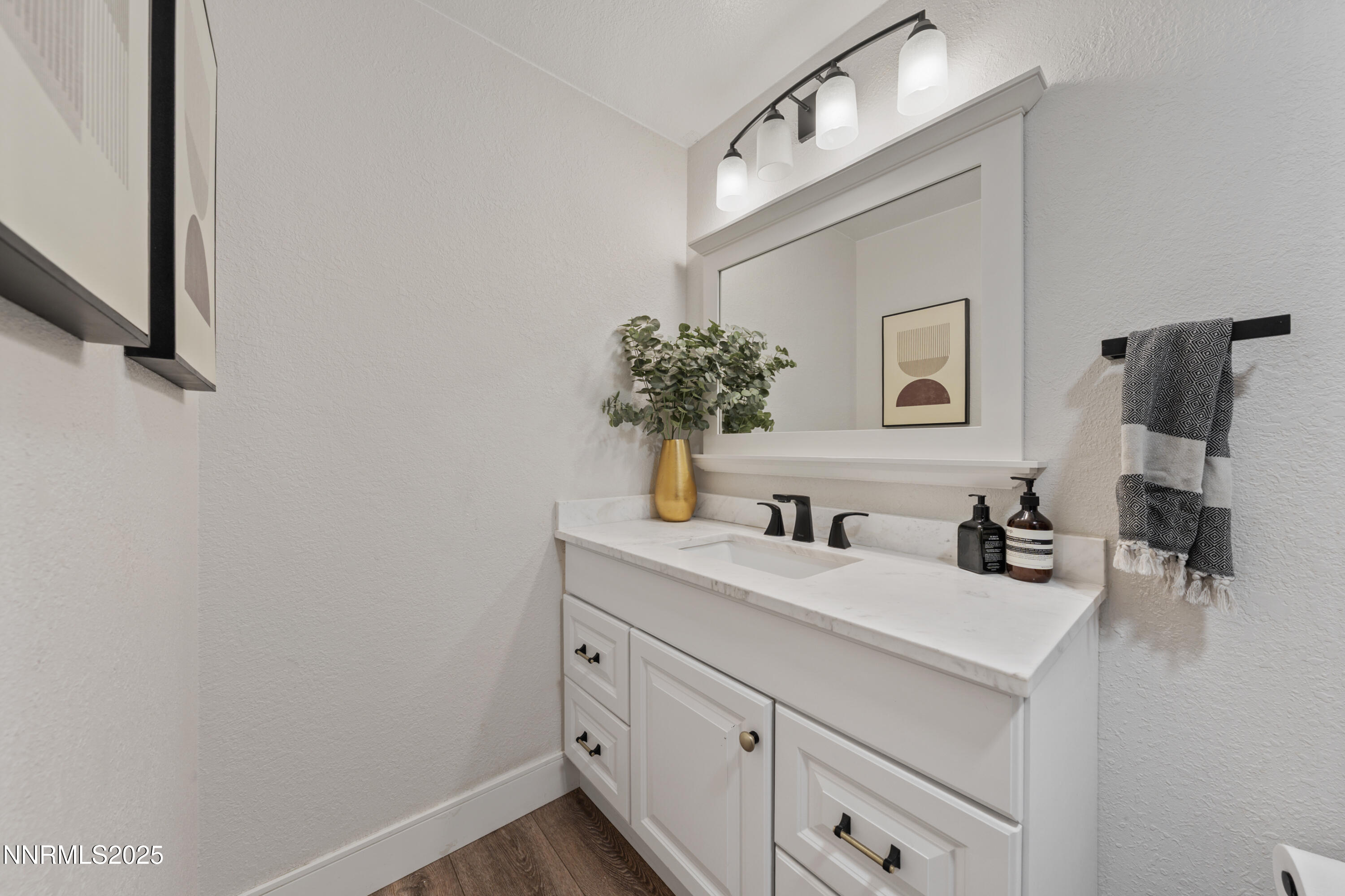 7520 Berryhill Drive Reno, NV 89511 - Photo 23 of 72 a bathroom with a sink and a mirror