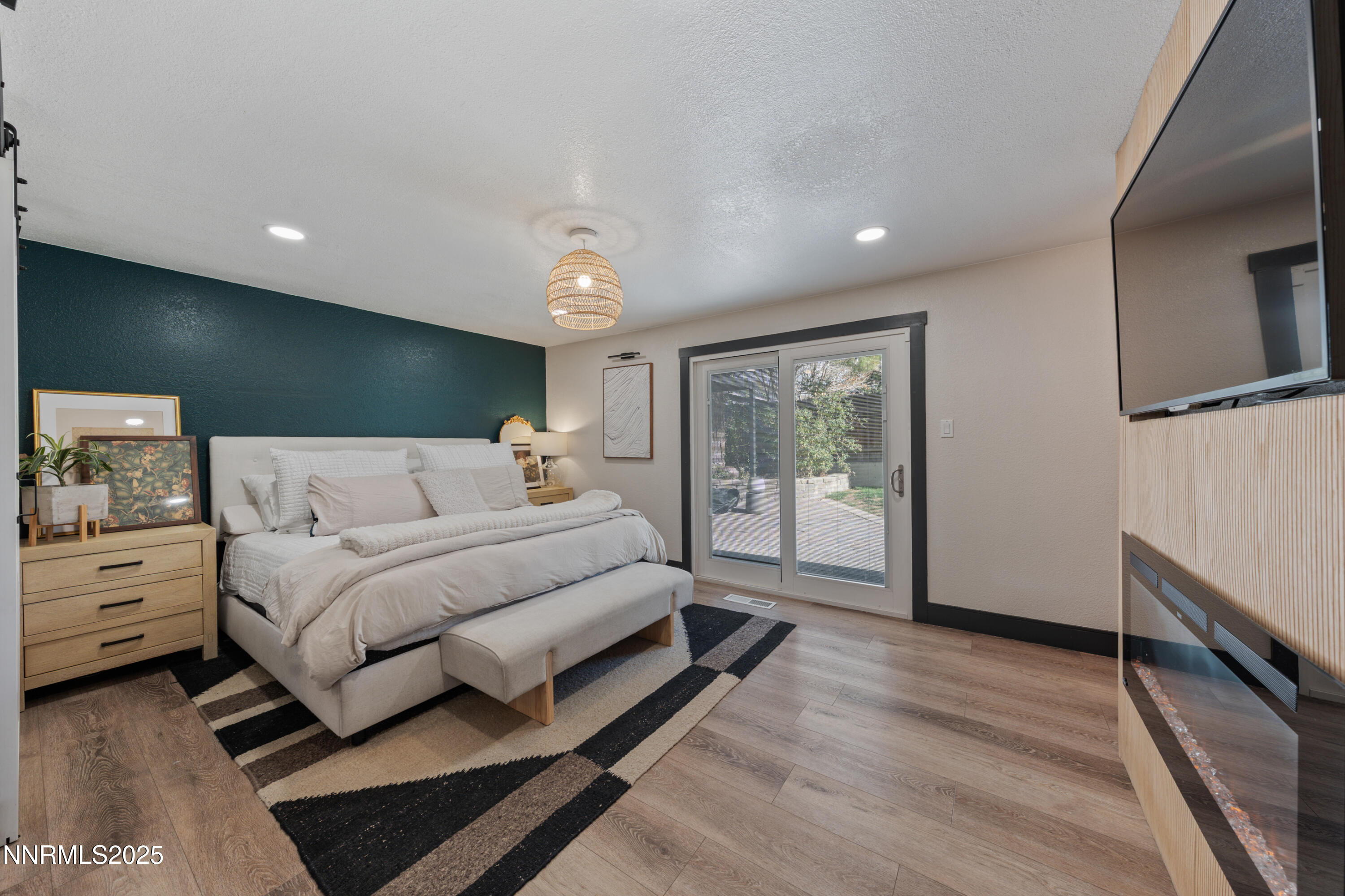 7520 Berryhill Drive Reno, NV 89511 - Photo 28 of 72 a spacious bedroom with a bed and a couch