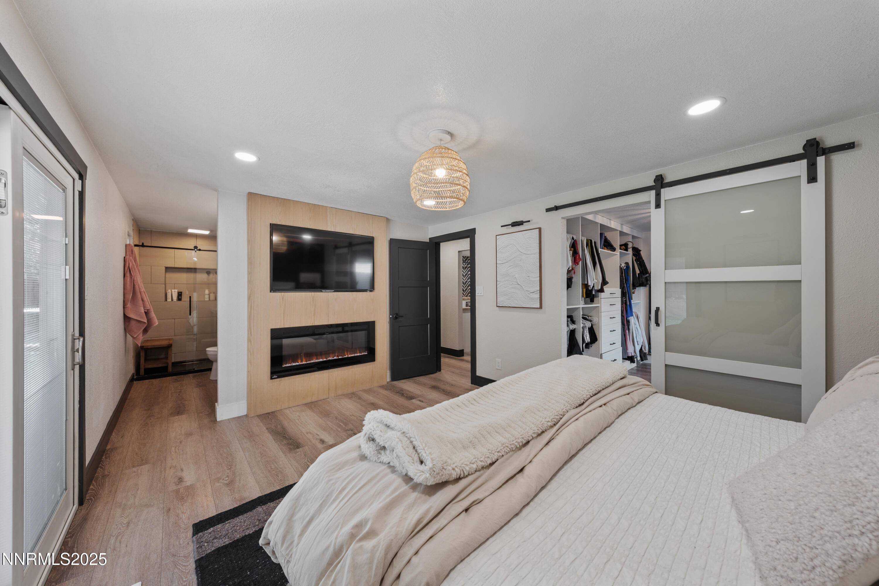 7520 Berryhill Drive Reno, NV 89511 - Photo 34 of 72 a bedroom with a bed and a television