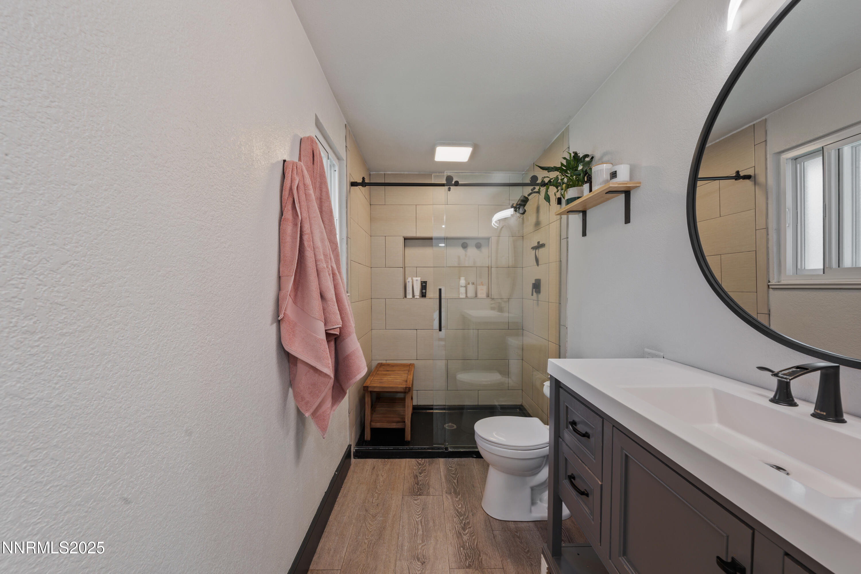7520 Berryhill Drive Reno, NV 89511 - Photo 38 of 72 a bathroom with a sink a toilet and shower
