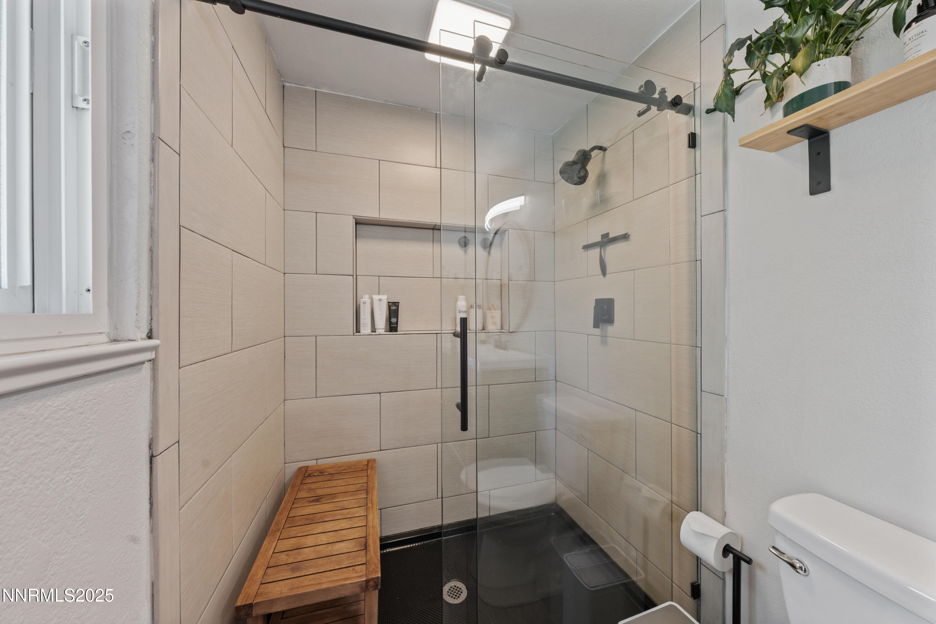 7520 Berryhill Drive Reno, NV 89511 - Photo 39 of 72 a bathroom with a shower