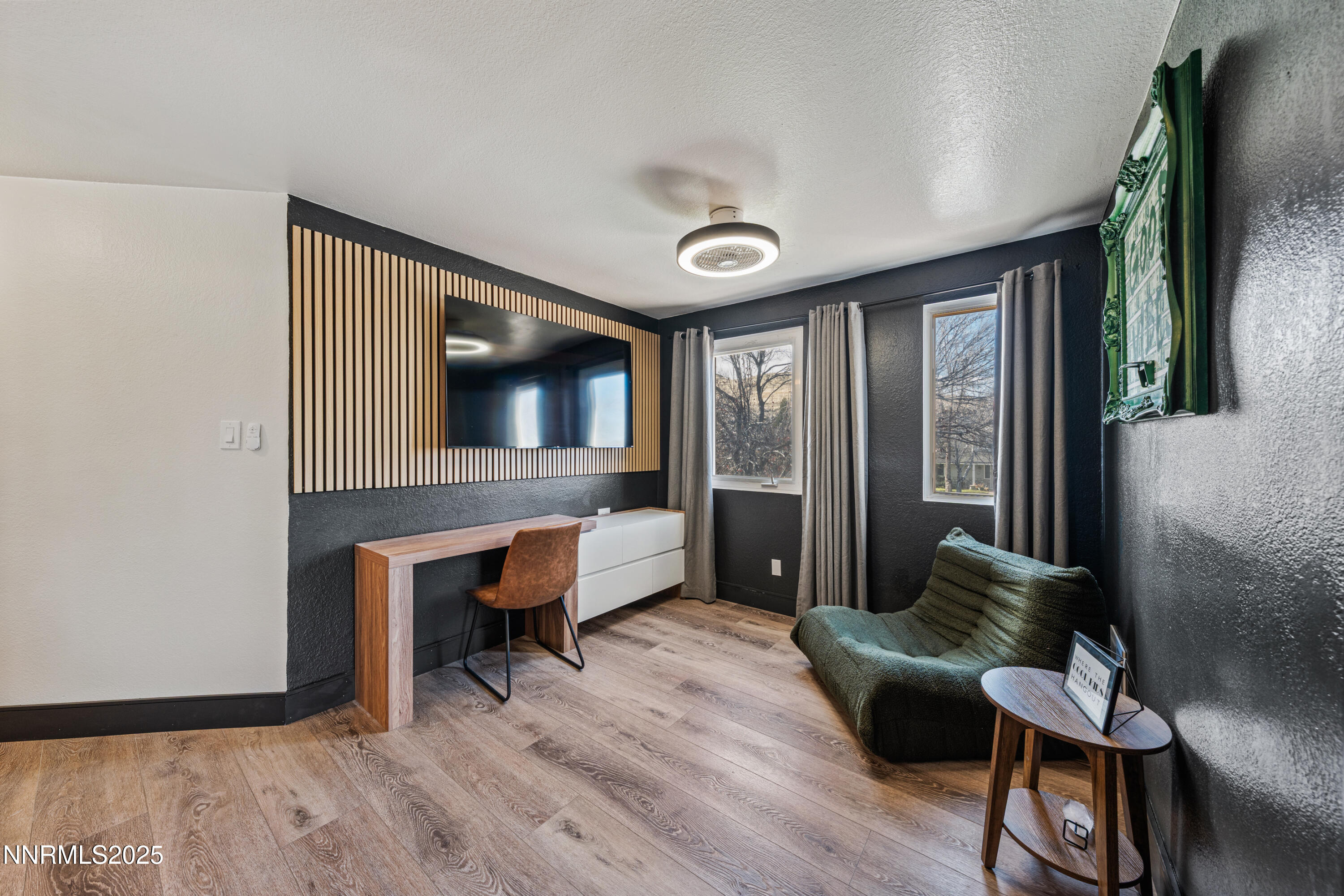 7520 Berryhill Drive Reno, NV 89511 - Photo 44 of 72 a livingroom with furniture and a flat screen tv
