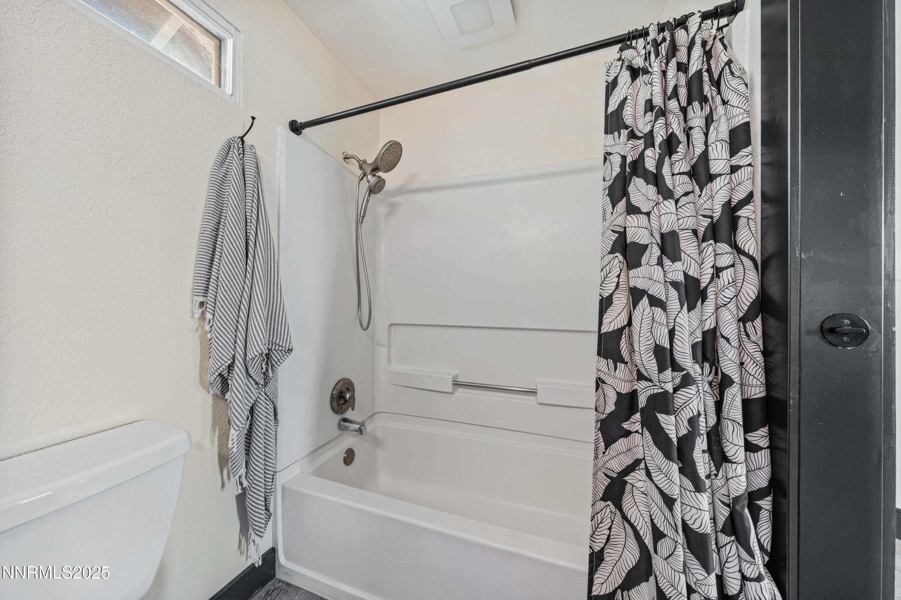 7520 Berryhill Drive Reno, NV 89511 - Photo 49 of 72 a bathroom with a bathtub and shower