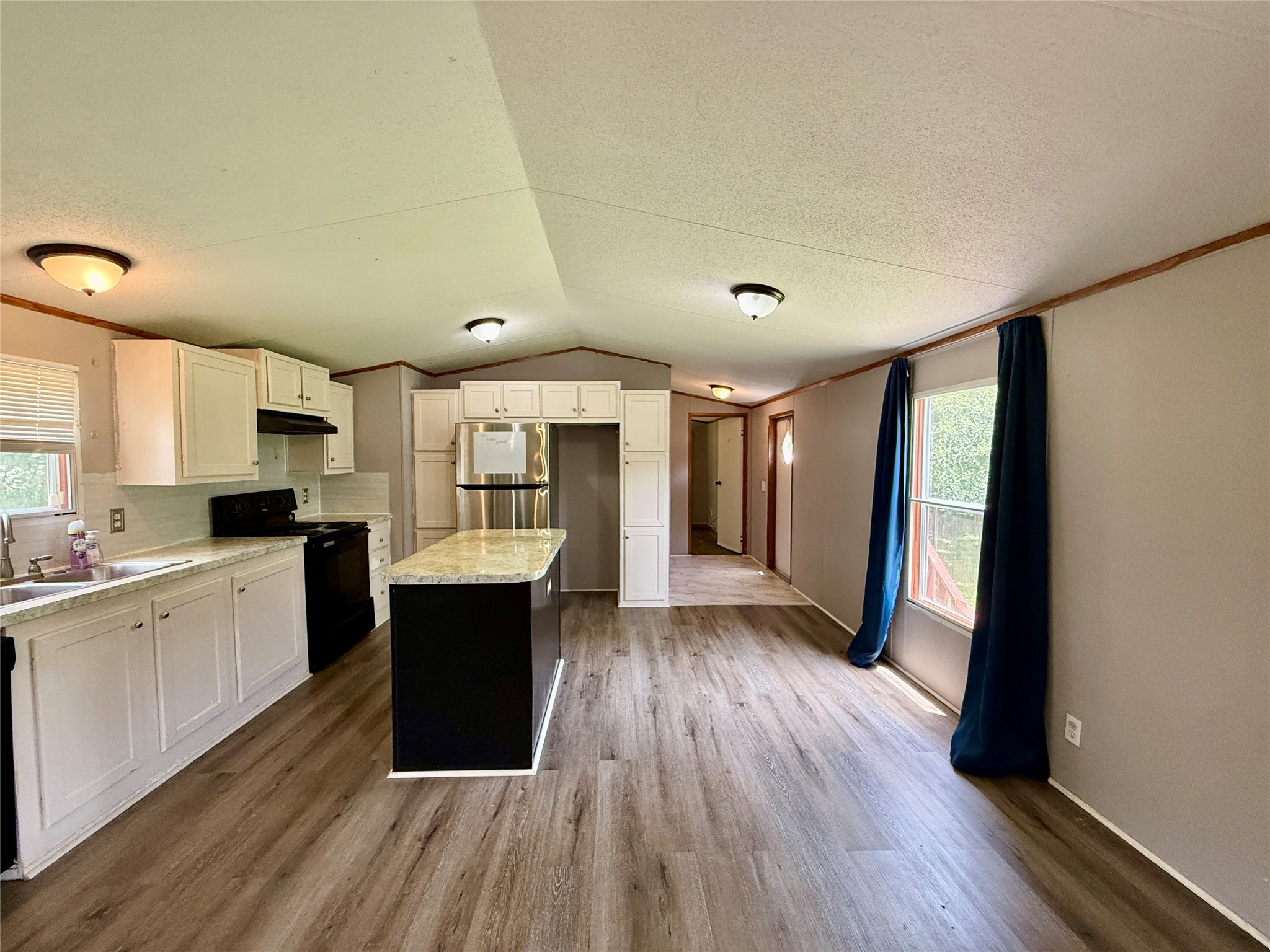 102 Western Way Angleton, TX 77515 - Photo 2 of 40