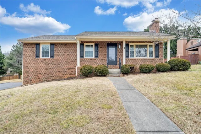 $399,950 | 5030 Jonathan Lane, Roanoke, VA 24019