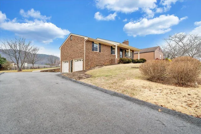 $399,950 | 5030 Jonathan Lane, Roanoke, VA 24019