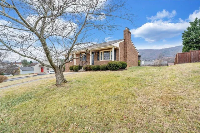 $399,950 | 5030 Jonathan Lane, Roanoke, VA 24019