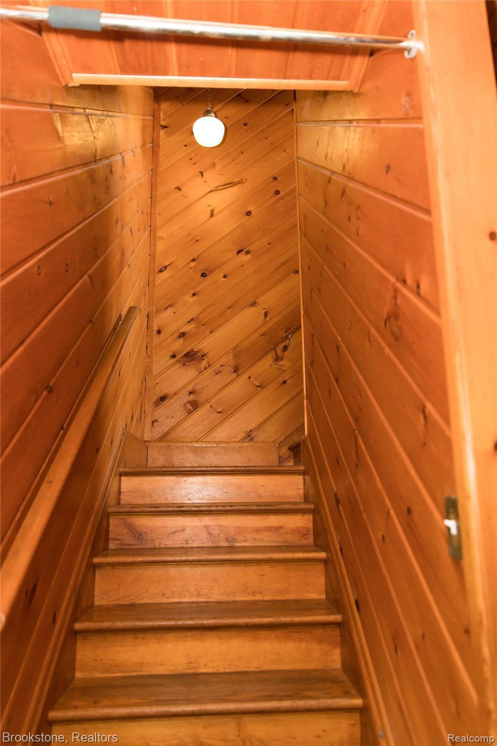 3905 Hazelton Avenue Rochester, MI 48307 - Photo 21 of 39 hazelton_nick-30.jpg