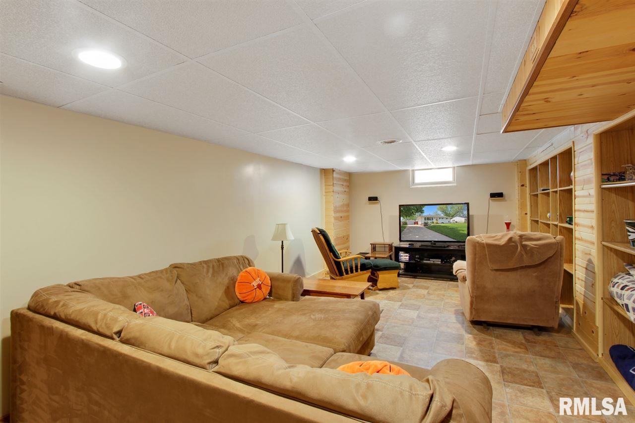 5309 North Ronald Road Peoria, IL 61614 - Photo 17 of 27 Gallery Image 17
