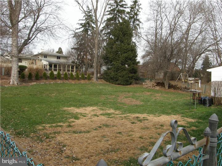 136 Hancock Road Warminster, PA 18974 - Photo 2 of 14 Back Yard