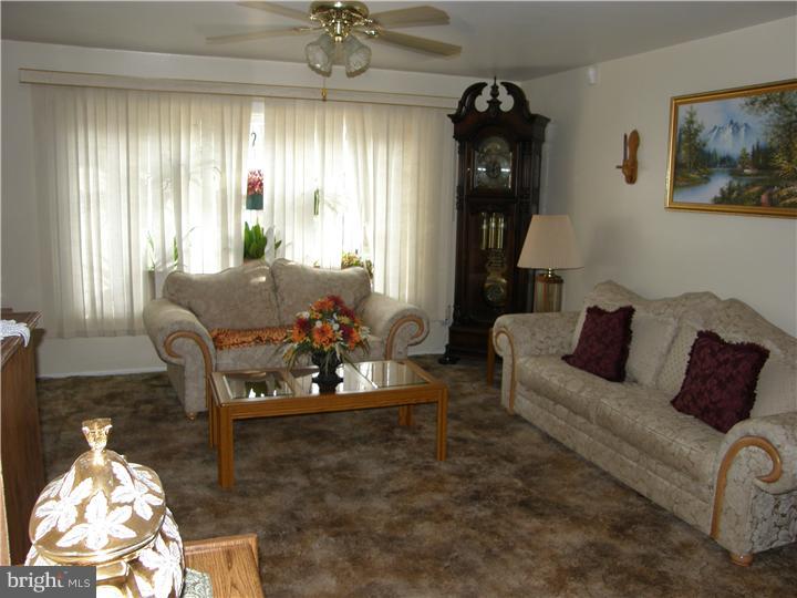 136 Hancock Road Warminster, PA 18974 - Photo 3 of 14 Living Room