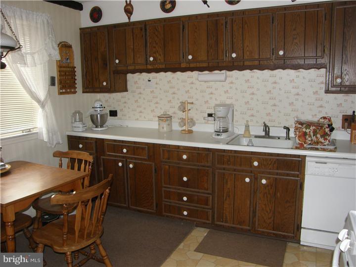 136 Hancock Road Warminster, PA 18974 - Photo 5 of 14 Kitchen