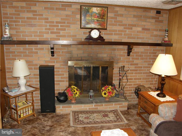 136 Hancock Road Warminster, PA 18974 - Photo 7 of 14 Family Room