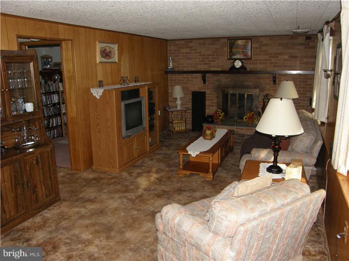 136 Hancock Road Warminster, PA 18974 - Photo 8 of 14 Family Room