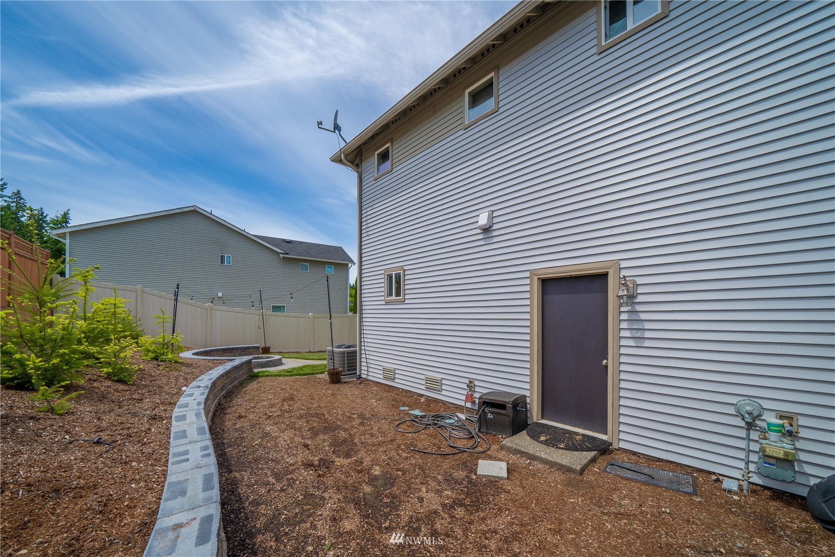 1589 Grant Avenue DuPont, WA 98327 - Photo 25 of 30 a house view with a backyard space