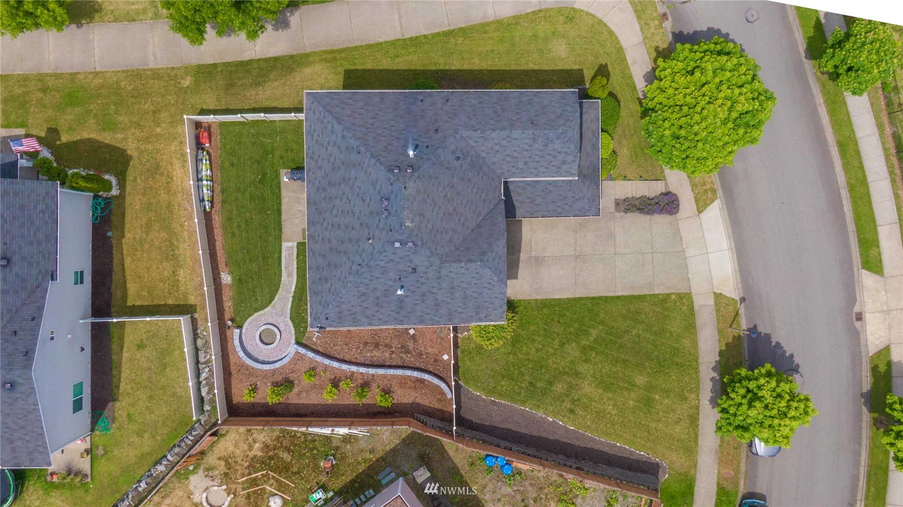 1589 Grant Avenue DuPont, WA 98327 - Photo 29 of 30 an aerial view of a house with a garden