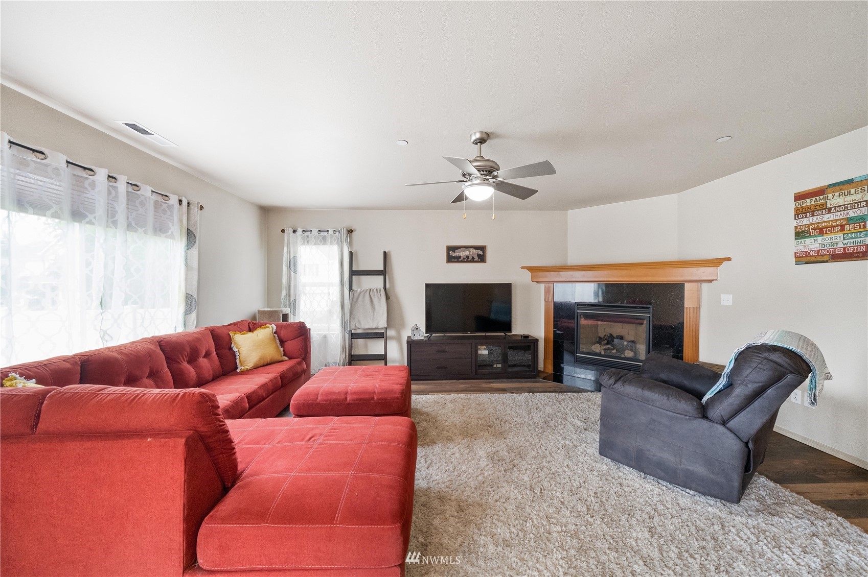1589 Grant Avenue DuPont, WA 98327 - Photo 4 of 30 a living room with furniture and a flat screen tv