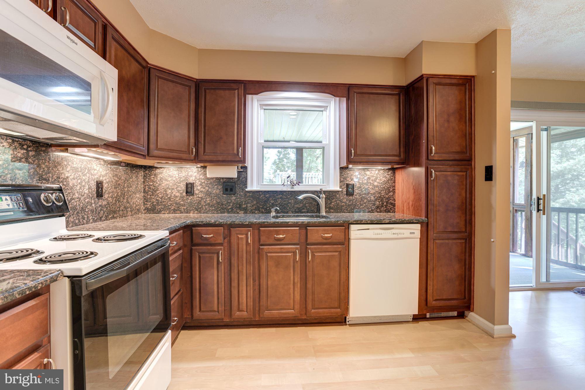 4214 Lower Beckleysville Road Hampstead, MD 21074 - Photo 15 of 36 Eat-in Kitchen