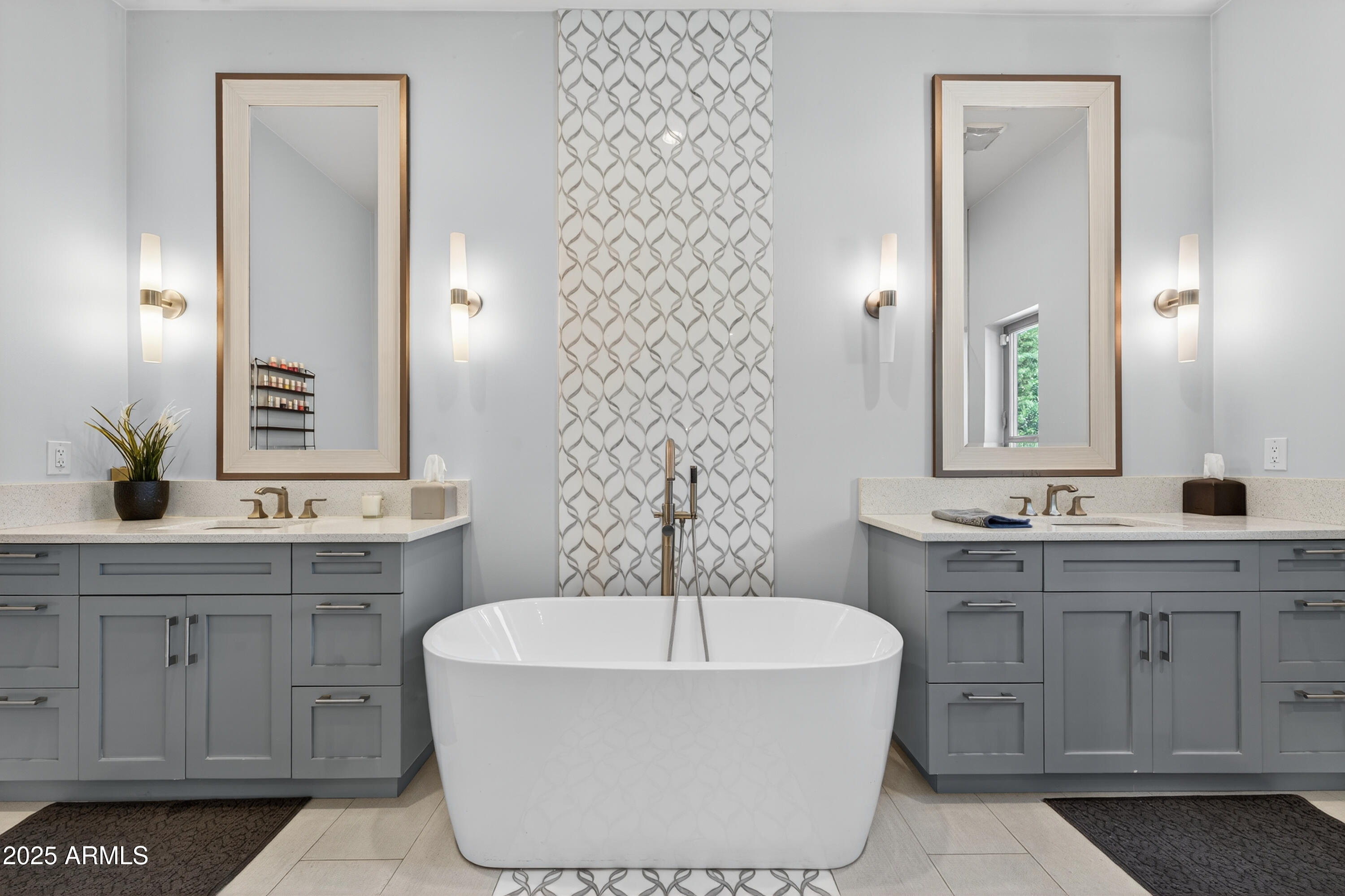 11026 North 42nd Street Phoenix, AZ 85028 - Photo 21 of 43 a bathroom with a tub sink and mirror