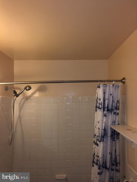 4000 Tunlaw Road Northwest, Unit 414 Washington, DC 20007 - Photo 7 of 14 a view of a walk in closet