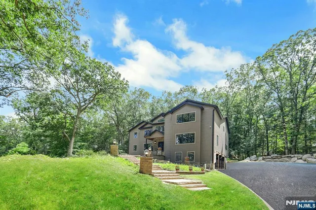 $2,899,000 | 206 Peterson Place, Ramsey, NJ 07446