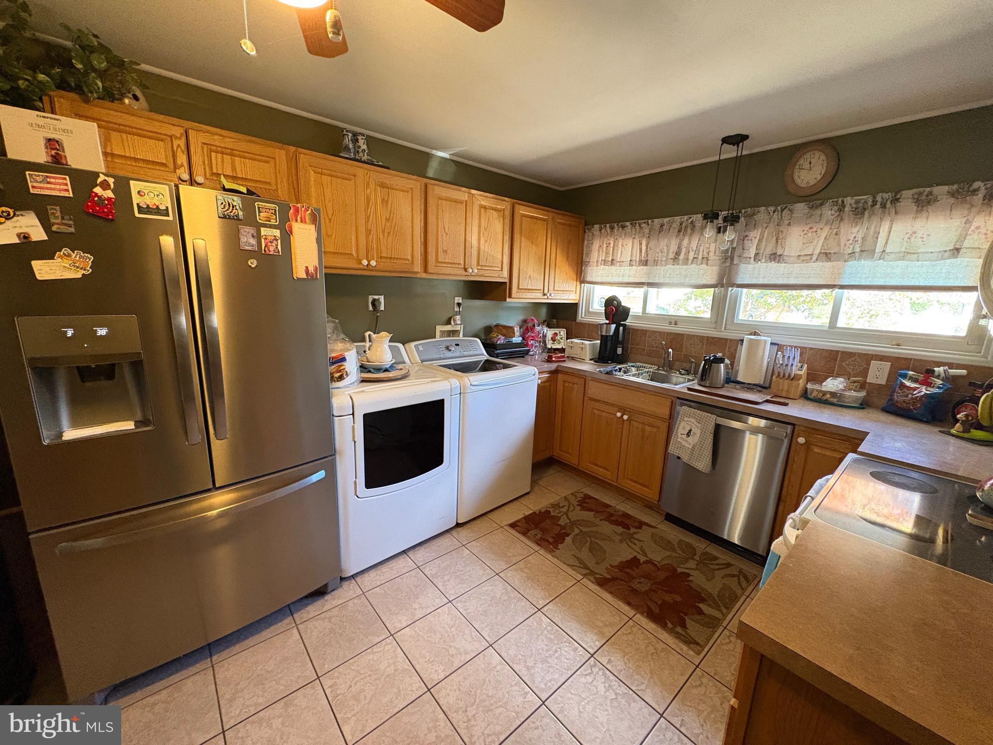 11 Dolphin Road Levittown, PA 19056 - Photo 12 of 26 Gallery Image 12