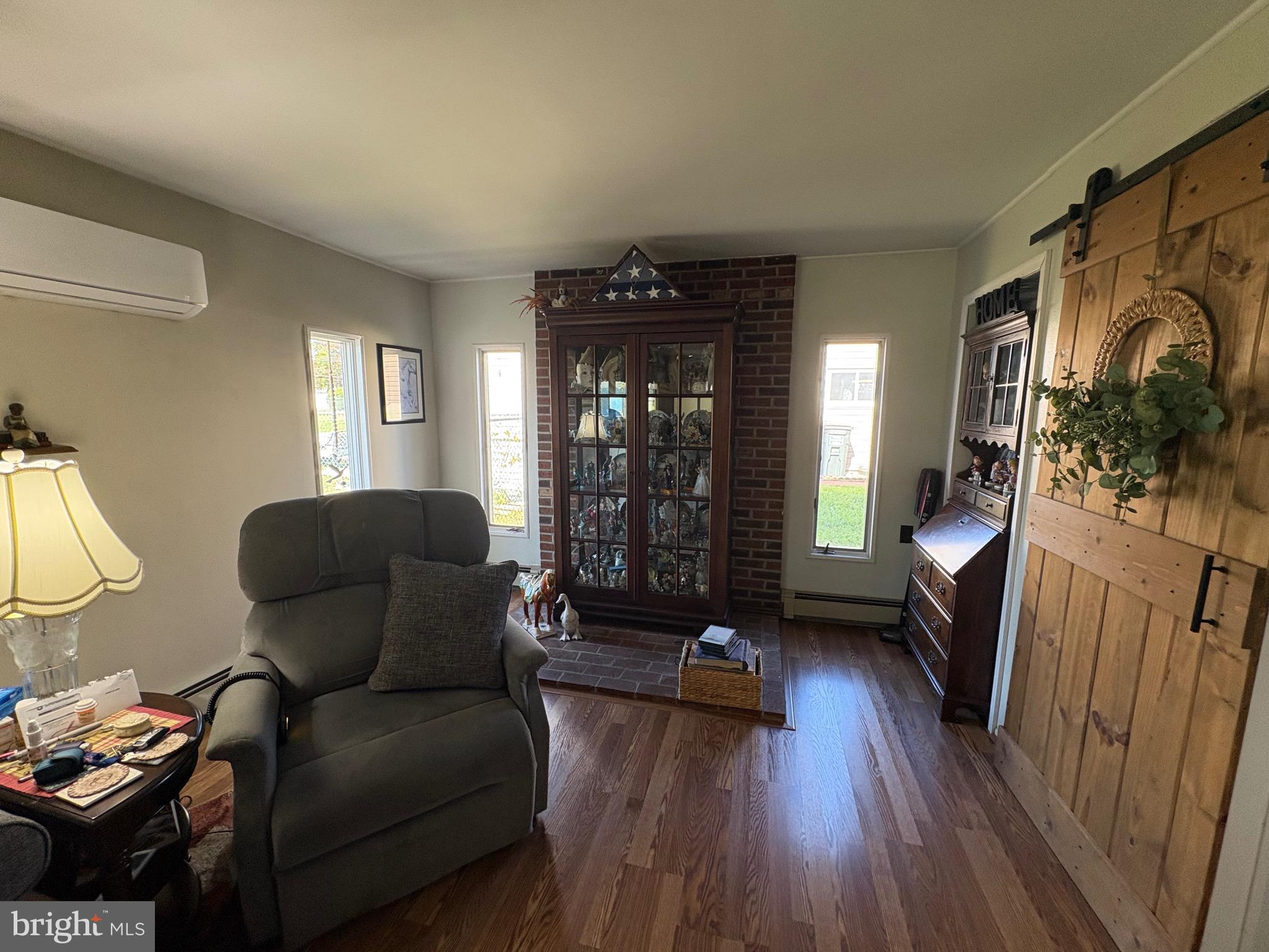 11 Dolphin Road Levittown, PA 19056 - Photo 4 of 26 Gallery Image 4