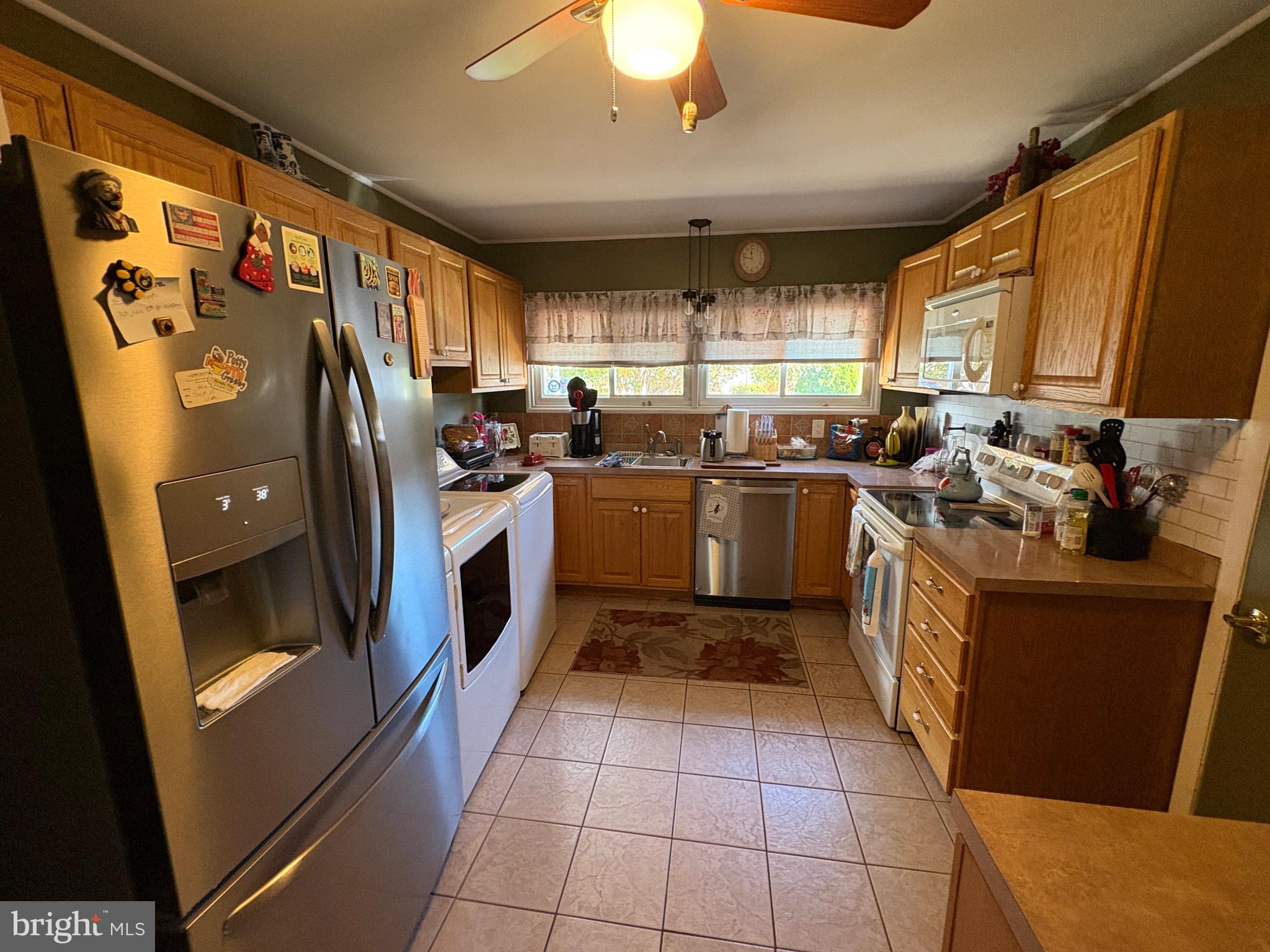 11 Dolphin Road Levittown, PA 19056 - Photo 10 of 26 Gallery Image 10