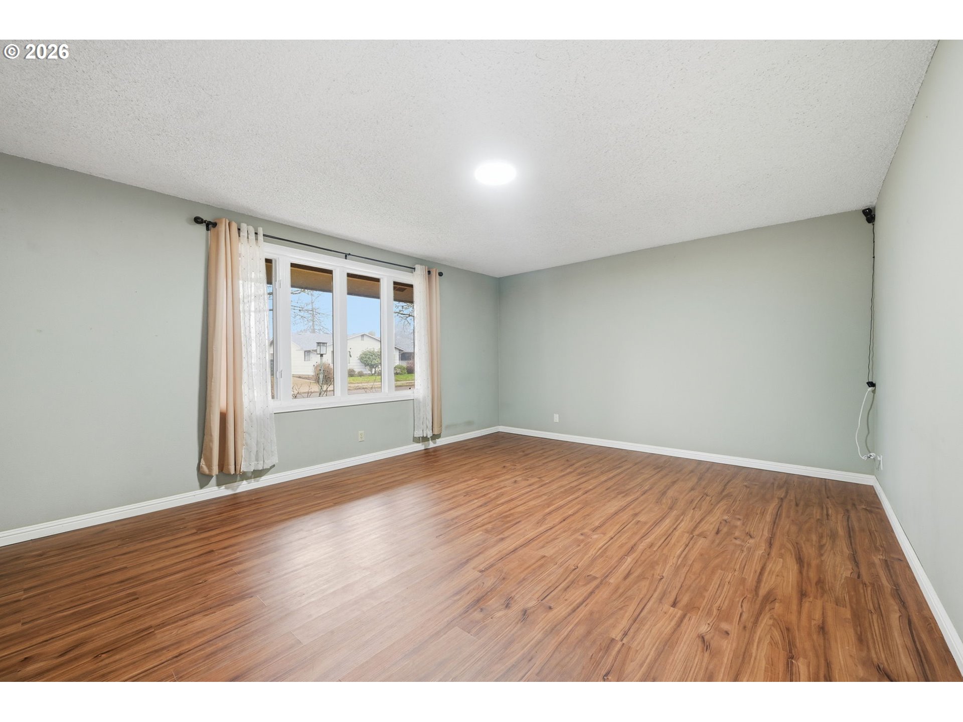 2555 15th Street Springfield, OR 97477 - Photo 5 of 43