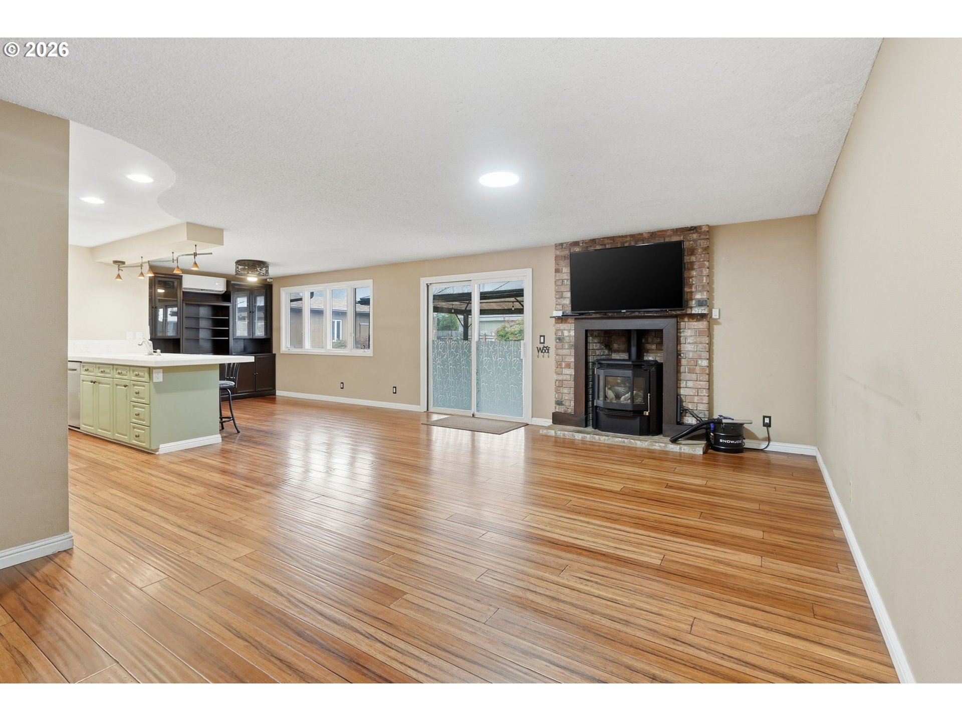 2555 15th Street Springfield, OR 97477 - Photo 8 of 43