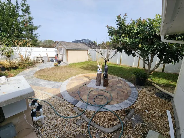 a view of a house with backyard