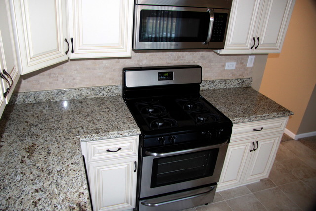 1346 Inverness Drive Elgin, IL 60120 - Photo 8 of 21