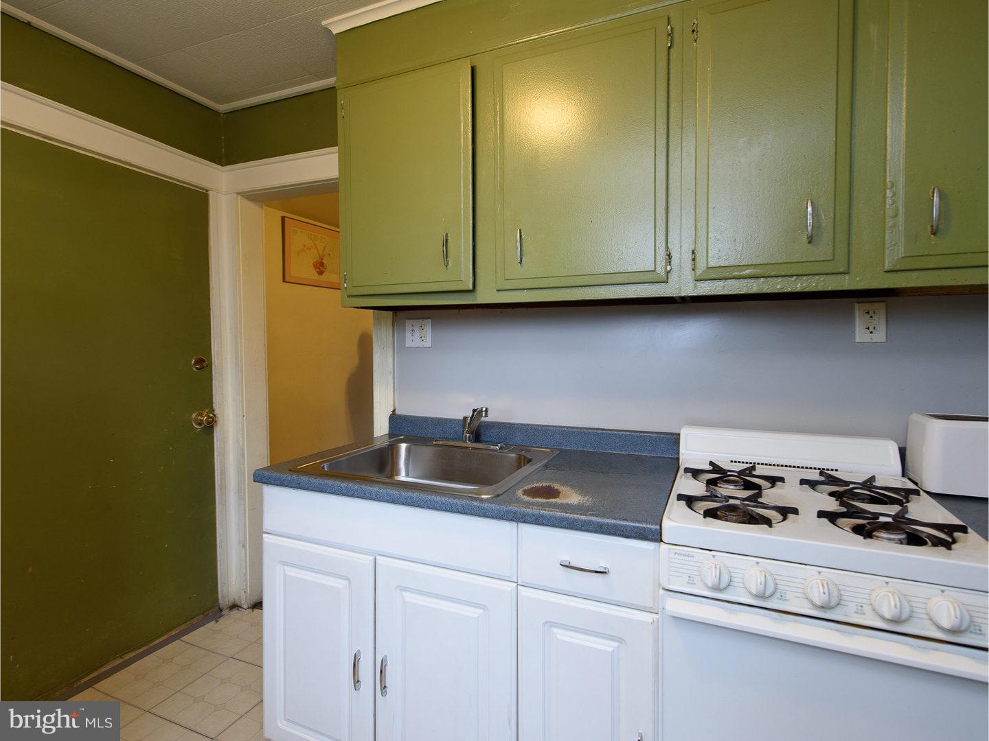 421 Timberlake Road Upper Darby, PA 19082 - Photo 10 of 20