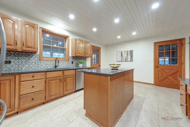 $525,000 | 26585 Pheasant Court, Wauconda, IL 60084