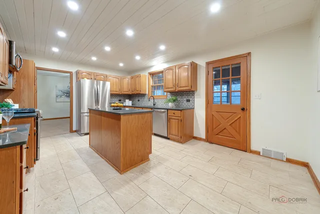 $525,000 | 26585 Pheasant Court, Wauconda, IL 60084