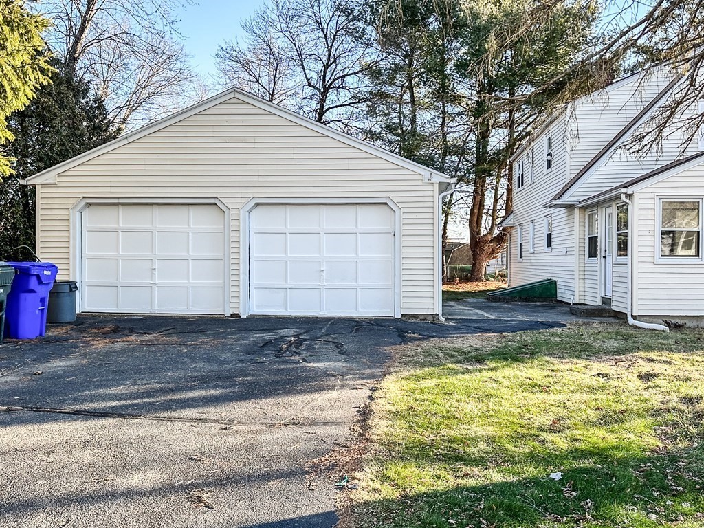 89 Sparrow Drive Springfield, MA 01119 - Photo 3 of 25 Gallery Image 3