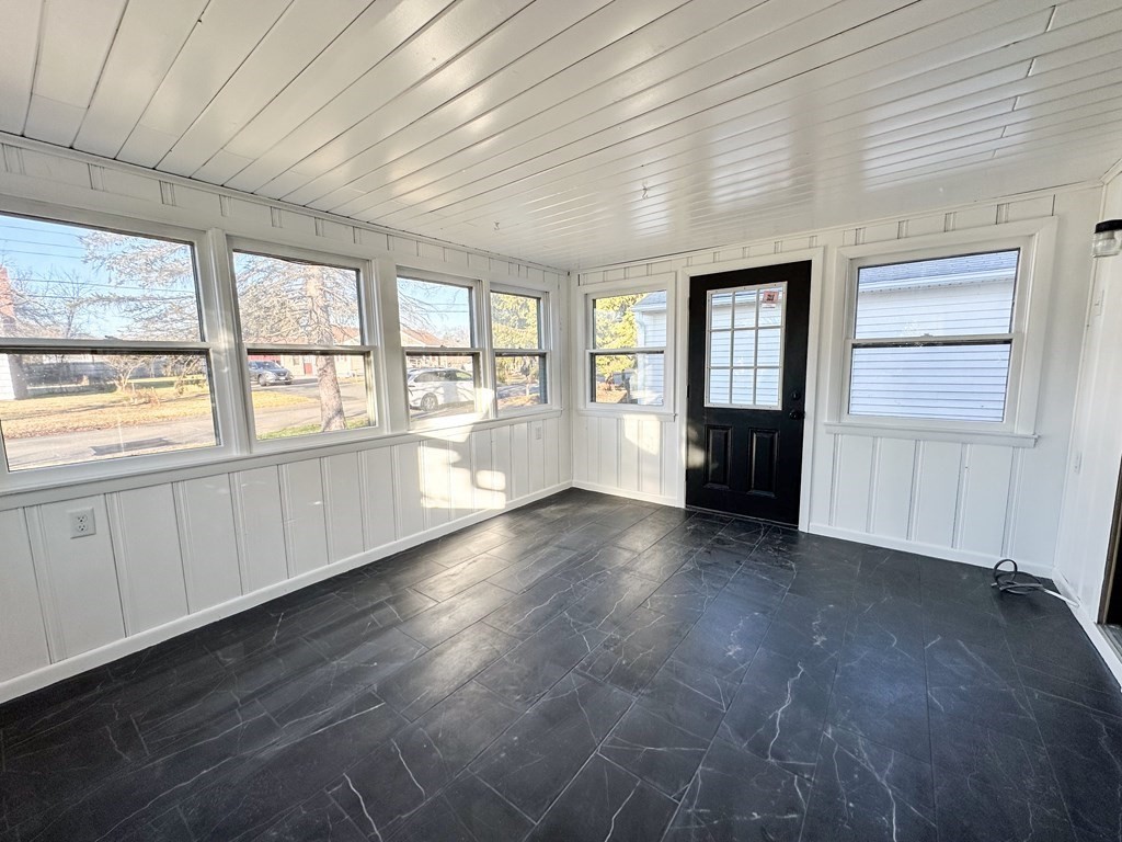 89 Sparrow Drive Springfield, MA 01119 - Photo 4 of 25 Gallery Image 4