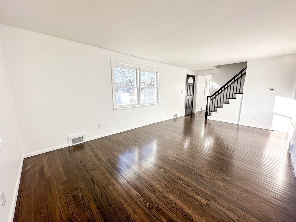 89 Sparrow Drive Springfield, MA 01119 - Photo 9 of 25 Gallery Image 9