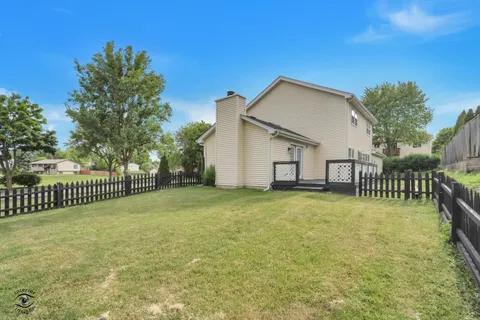 $525,000 | 8348 Adbeth Avenue, Woodridge, IL 60517
