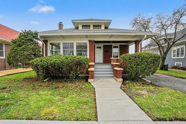 $289,900 | 811 Kelly Avenue, Joliet, IL 60435