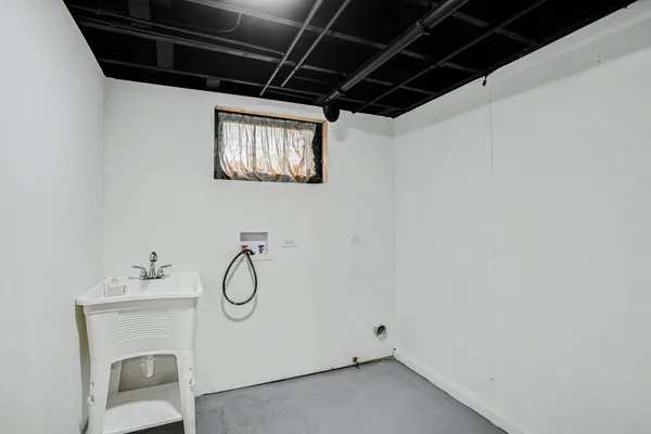 $289,900 | 811 Kelly Avenue, Joliet, IL 60435