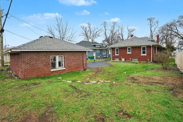 $289,900 | 811 Kelly Avenue, Joliet, IL 60435