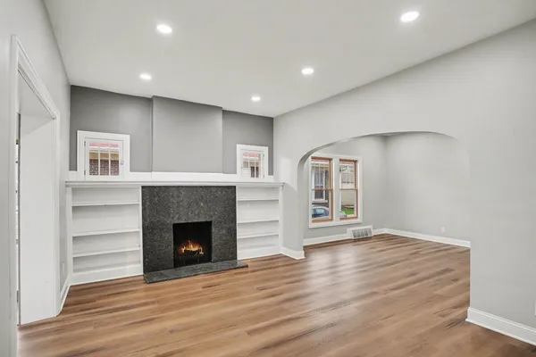 $289,900 | 811 Kelly Avenue, Joliet, IL 60435